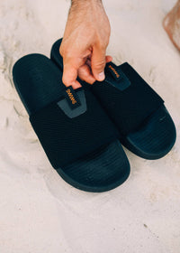 Cabana Slide in Black - background::white,variant::Black