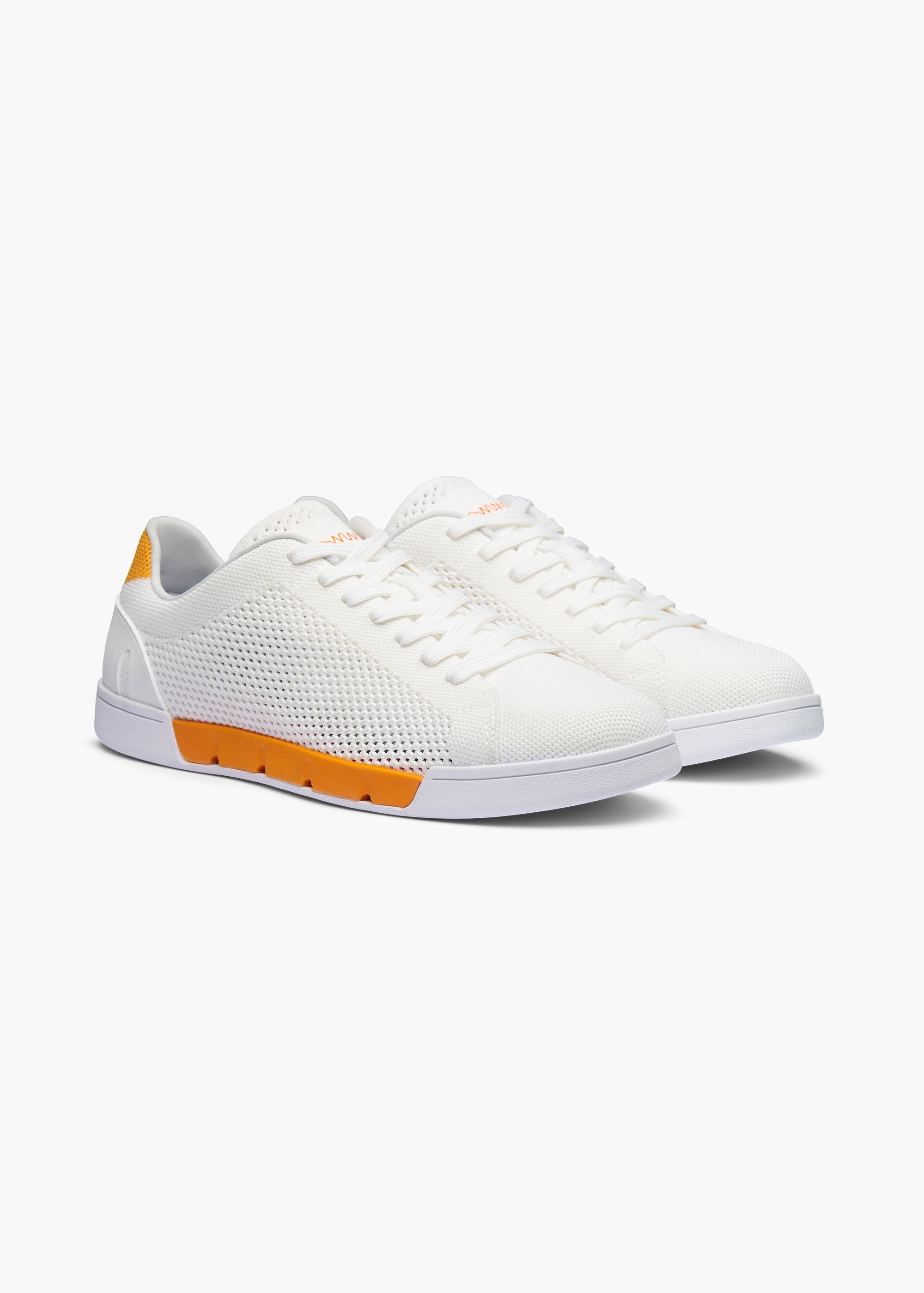 Breeze Tennis Knit - background::white,variant::White/Saffron