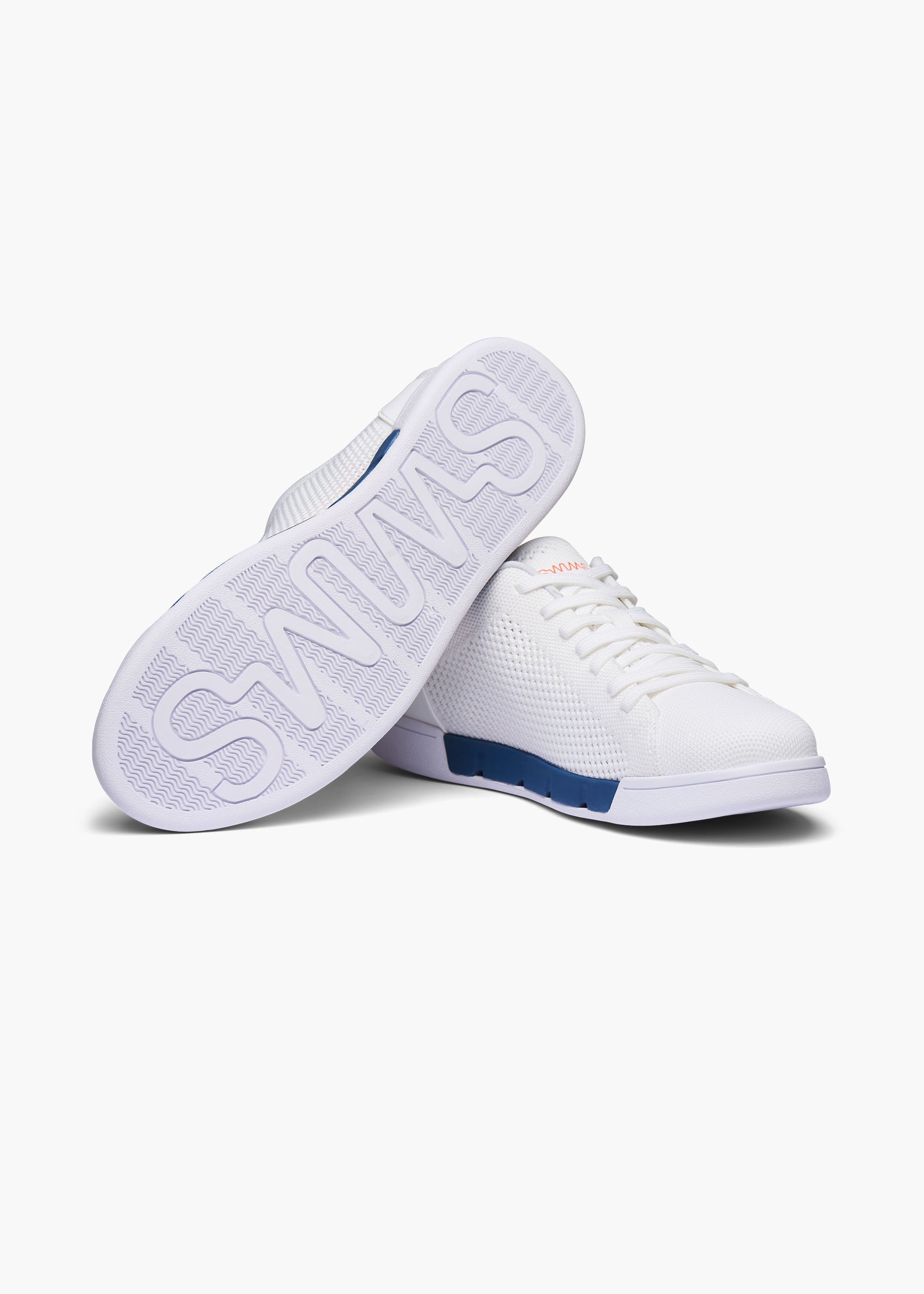 Breeze Tennis Knit - background::white,variant::White/Ensign Blue