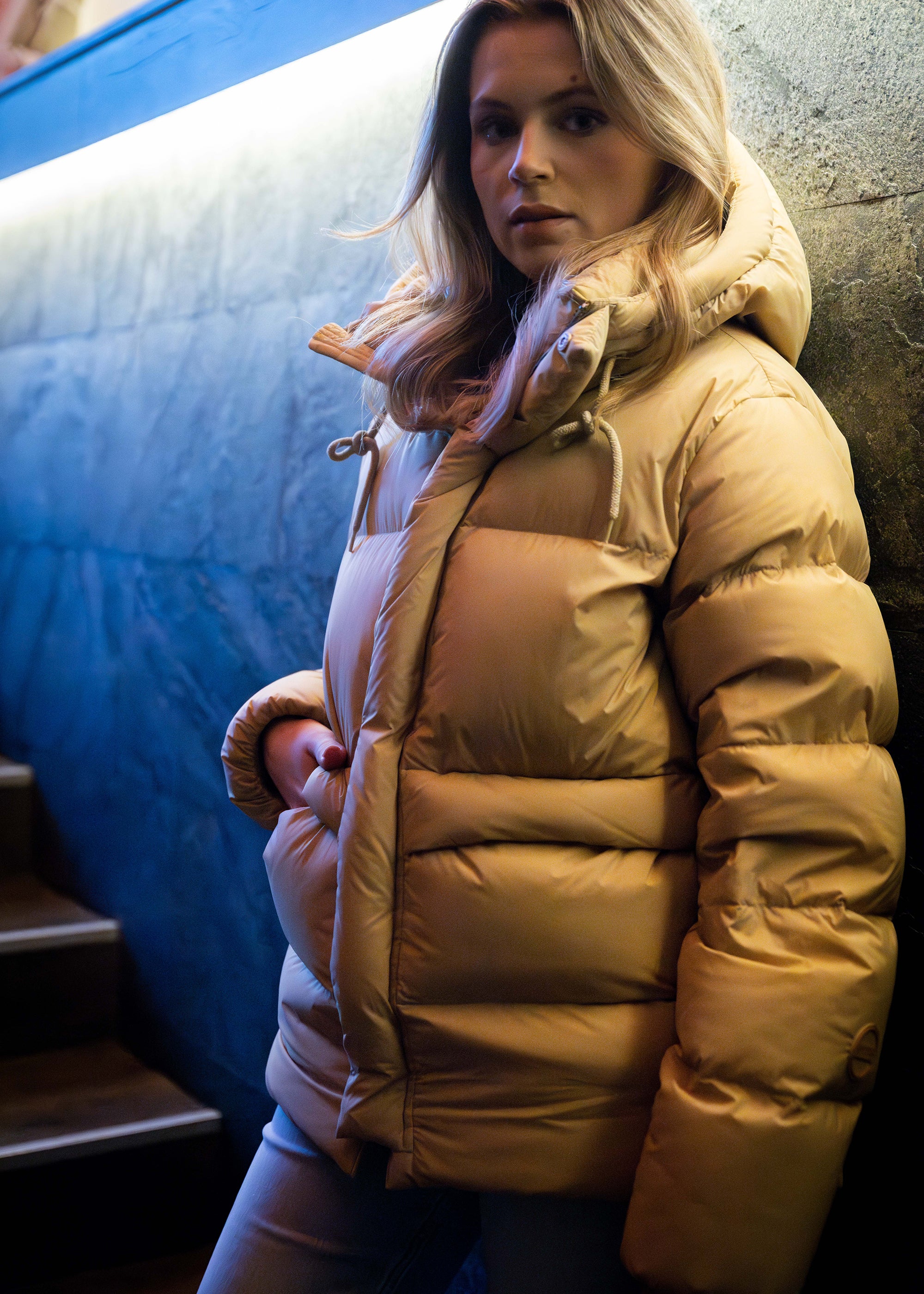 Shiga Down Jacket - background::white,variant::Sand