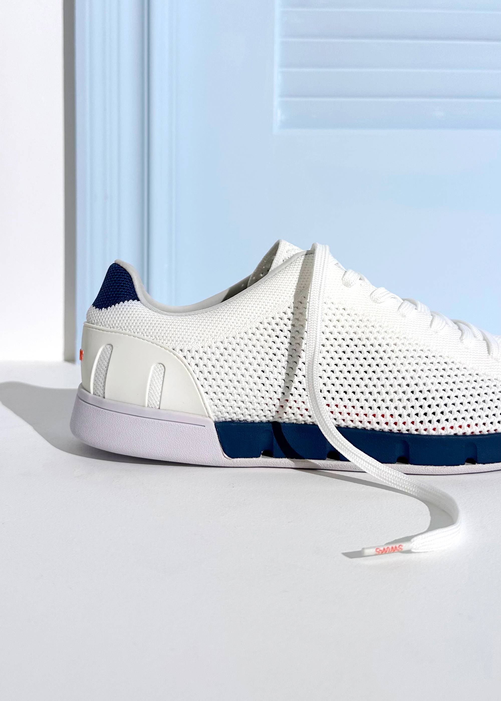 Breeze Tennis Knit - background::white,variant::White/Ensign Blue